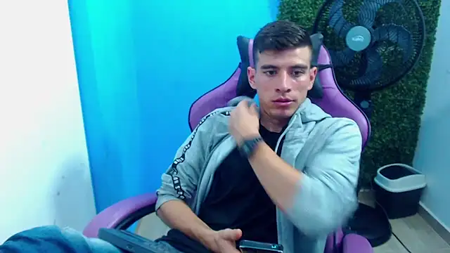 Snapshot of DEIBY_BABY chatting on December 29, 2:38 am DEIBY BABY online show from December 29, 2:38 am