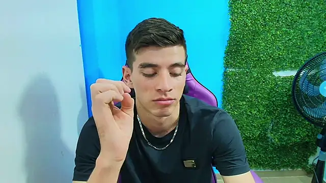 Snapshot of DEIBY_BABY chatting on January 24, 1:35 am DEIBY BABY online show from January 24, 1:35 am