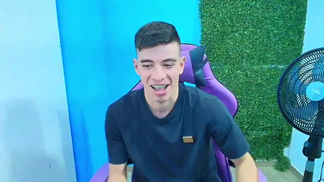 Snapshot of DEIBY_BABY chatting on February 12, 3:29 am DEIBY BABY online show from February 12, 3:29 am