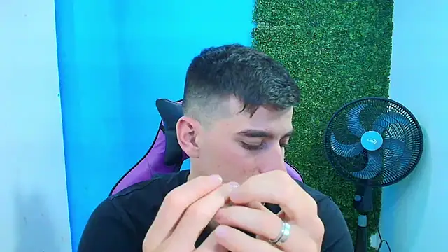 Snapshot of DEIBY_BABY chatting on February 12, 10:37 pm DEIBY BABY online show from February 12, 10:37 pm