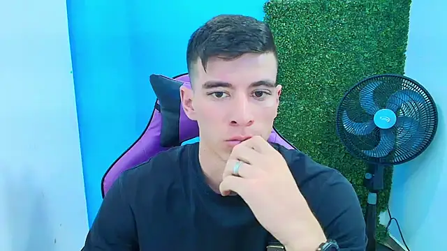 Snapshot of DEIBY_BABY chatting on February 13, 2:01 am DEIBY BABY online show from February 13, 2:01 am