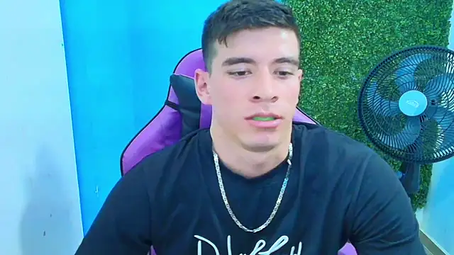 Snapshot of DEIBY_BABY chatting on February 17, 9:52 pm DEIBY BABY online show from February 17, 9:52 pm