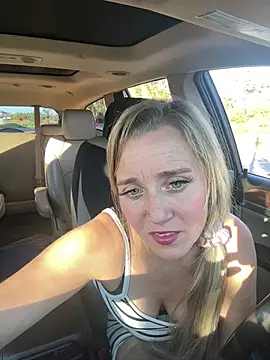 Snapshot of SkyelarSommer chatting on December 9, 9:05 pm SkyelarSommer online show from December 9, 9:05 pm