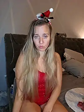 Snapshot of SkyelarSommer chatting on December 26, 7:35 am SkyelarSommer online show from December 26, 7:35 am