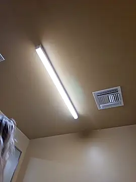 Snapshot of SkyelarSommer chatting on January 19, 9:13 pm SkyelarSommer online show from January 19, 9:13 pm