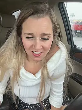 Snapshot of SkyelarSommer chatting on January 23, 8:24 pm SkyelarSommer online show from January 23, 8:24 pm