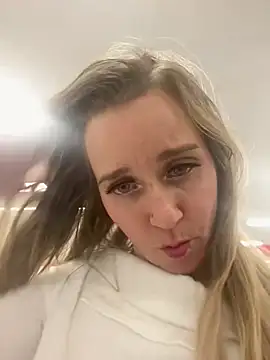 Snapshot of SkyelarSommer chatting on January 23, 11:47 pm SkyelarSommer online show from January 23, 11:47 pm