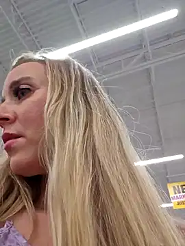 Snapshot of SkyelarSommer chatting on January 26, 3:06 am SkyelarSommer online show from January 26, 3:06 am