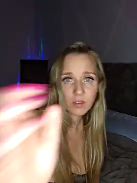 Snapshot of SkyelarSommer chatting on January 28, 7:10 pm SkyelarSommer online show from January 28, 7:10 pm