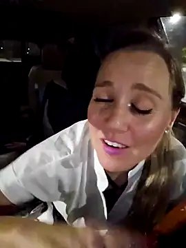 Snapshot of SkyelarSommer chatting on February 3, 4:04 am SkyelarSommer online show from February 3, 4:04 am