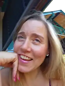 Snapshot of SkyelarSommer chatting on February 6, 4:47 pm SkyelarSommer online show from February 6, 4:47 pm