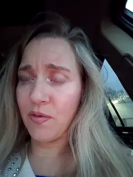 Snapshot of SkyelarSommer chatting on February 19, 11:04 pm SkyelarSommer online show from February 19, 11:04 pm