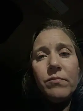 Snapshot of SkyelarSommer chatting on February 22, 12:27 am SkyelarSommer online show from February 22, 12:27 am