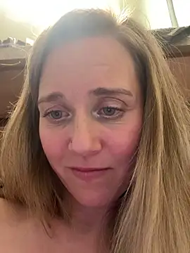 Snapshot of SkyelarSommer chatting on March 3, 5:53 am SkyelarSommer online show from March 3, 5:53 am