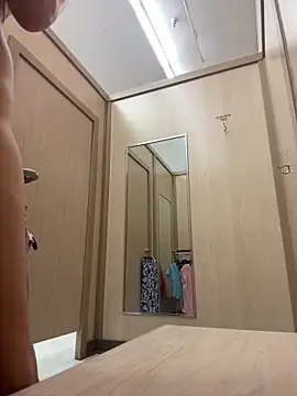 Snapshot of SkyelarSommer chatting on March 6, 1:37 am SkyelarSommer online show from March 6, 1:37 am