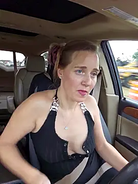 Snapshot of SkyelarSommer chatting on March 16, 9:47 pm SkyelarSommer online show from March 16, 9:47 pm