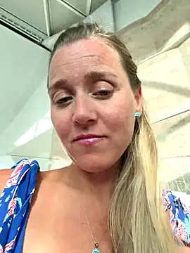 Snapshot of SkyelarSommer chatting on September 12, 9:37 pm SkyelarSommer online show from September 12, 9:37 pm