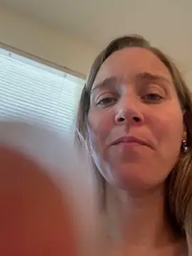 Snapshot of SkyelarSommer chatting on September 20, 3:02 pm SkyelarSommer online show from September 20, 3:02 pm