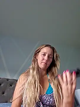 Snapshot of SkyelarSommer chatting on October 3, 2:14 pm SkyelarSommer online show from October 3, 2:14 pm