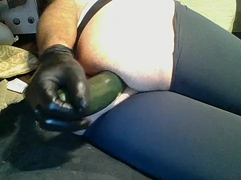 Snapshot of carlosxxx213 chatting on March 16, 2:43 pm carlosxxx213 online show from March 16, 2:43 pm