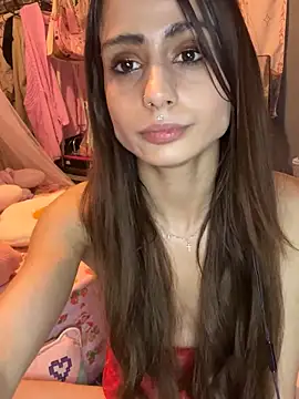 Snapshot of LaPetitechienne1 chatting on February 16, 1:03 am LaPetitechienne1 online show from February 16, 1:03 am