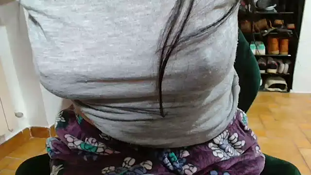 Snapshot of patatinahot87 chatting on January 14, 4:56 pm patatinahot87 online show from January 14, 4:56 pm