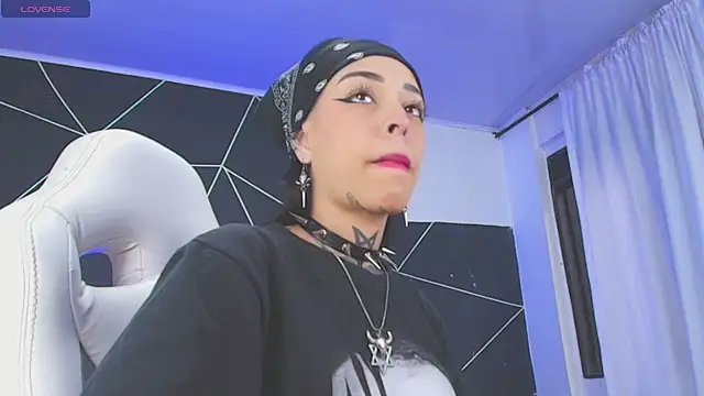 farichell online show from December 22, 9:12 pm