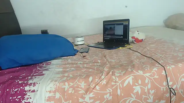 Snapshot of salomee_88 chatting on March 5, 3:51 am salomee 88 online show from March 5, 3:51 am