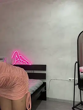 Snapshot of Milf_Tea chatting on February 16, 4:31 am Milf Tea online show from February 16, 4:31 am