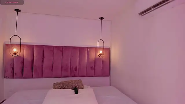 Snapshot of luisah_ chatting on February 17, 7:53 pm luisah online show from February 17, 7:53 pm