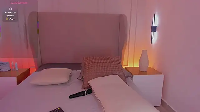 luisah  online show from October 28, 8:11 pm