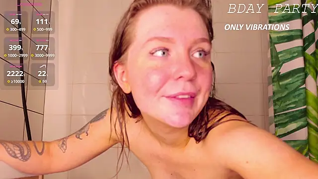 yourlovelyjul online show from May 18, 8:25 pm