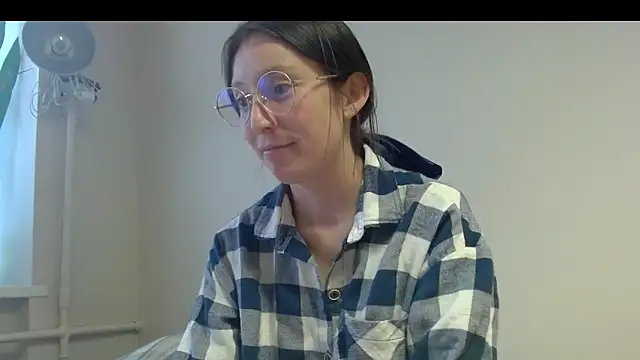 Sophi Cute online show from March 10, 3:30 pm