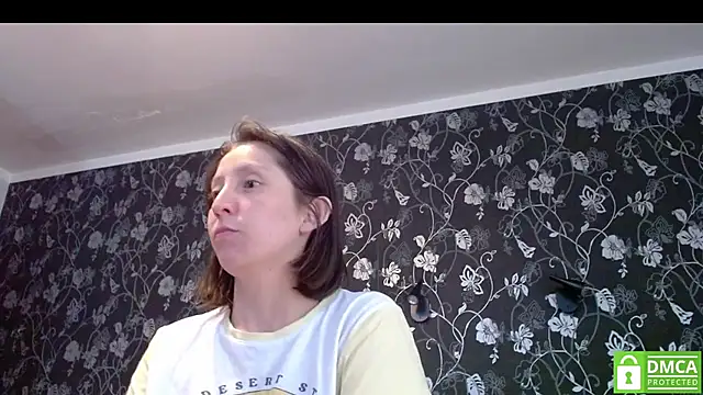 Snapshot of Sophi_Cute chatting on July 8, 11:58 am Sophi Cute online show from July 8, 11:58 am