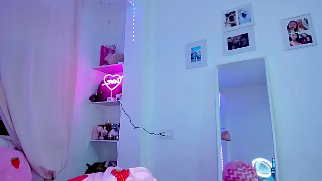 Snapshot of _viioletweekend_ chatting on February 12, 7:09 pm viioletweekend online show from February 12, 7:09 pm