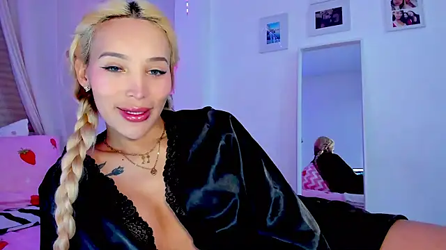 Snapshot of _viioletweekend_ chatting on February 18, 8:16 pm viioletweekend online show from February 18, 8:16 pm