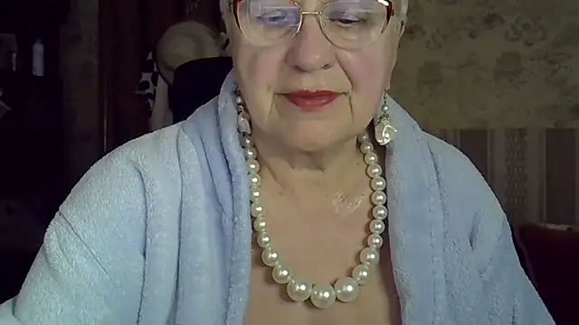 Snapshot of SweetCherry27 chatting on June 2, 5:04 pm SweetCherry27 online show from June 2, 5:04 pm