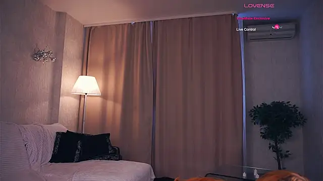 Snapshot of SofyBruno chatting on February 25, 5:19 am SofyBruno online show from February 25, 5:19 am