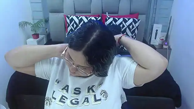 evelin zaens online show from March 21, 4:17 am