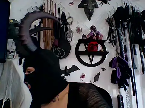 Snapshot of FeticheMacabre chatting on April 17, 4:43 pm FeticheMacabre online show from April 17, 4:43 pm