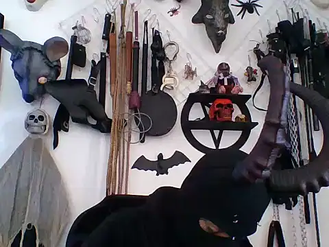 Snapshot of FeticheMacabre chatting on July 18, 5:39 pm FeticheMacabre online show from July 18, 5:39 pm