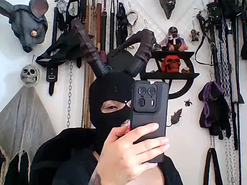 Snapshot of FeticheMacabre chatting on August 6, 5:59 pm FeticheMacabre online show from August 6, 5:59 pm