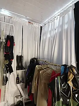 Snapshot of LatexDevil_Blondie chatting on June 6, 9:30 pm LatexDevil Blondie online show from June 6, 9:30 pm