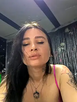 Snapshot of KikiXRed chatting on December 9, 6:12 am KikiXRed online show from December 9, 6:12 am