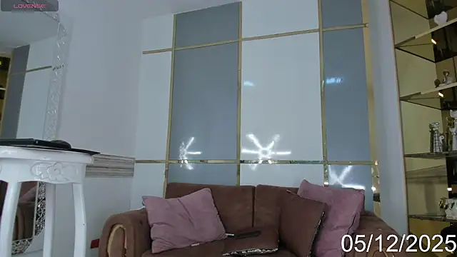 Snapshot of EmmaHills_Sex chatting on January 5, 4:48 pm EmmaHills Sex online show from January 5, 4:48 pm
