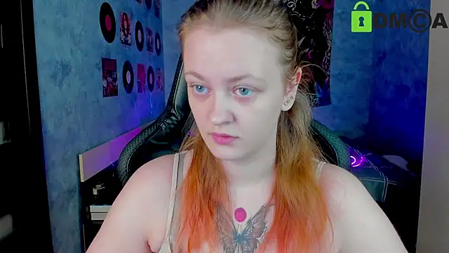 Snapshot of madness_lia chatting on December 6, 9:10 am madness lia online show from December 6, 9:10 am