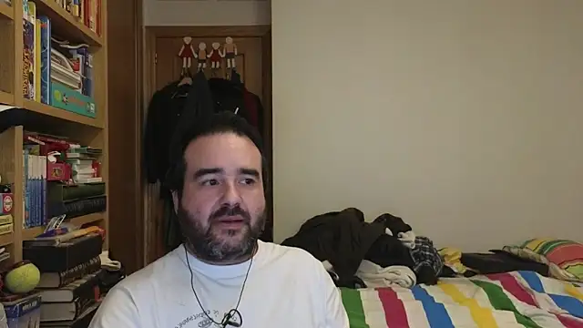 Snapshot of curiosillo83 chatting on March 21, 7:35 am curiosillo83 online show from March 21, 7:35 am