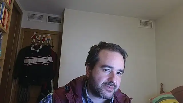 Snapshot of curiosillo83 chatting on March 27, 3:23 pm curiosillo83 online show from March 27, 3:23 pm