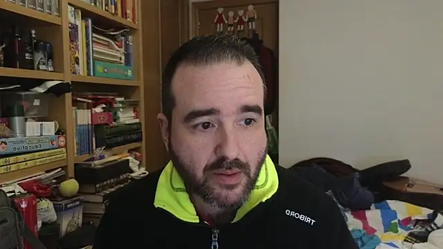 Snapshot of curiosillo83 chatting on April 3, 8:34 am curiosillo83 online show from April 3, 8:34 am