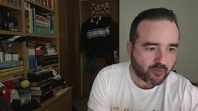 Snapshot of curiosillo83 chatting on April 3, 8:40 pm curiosillo83 online show from April 3, 8:40 pm